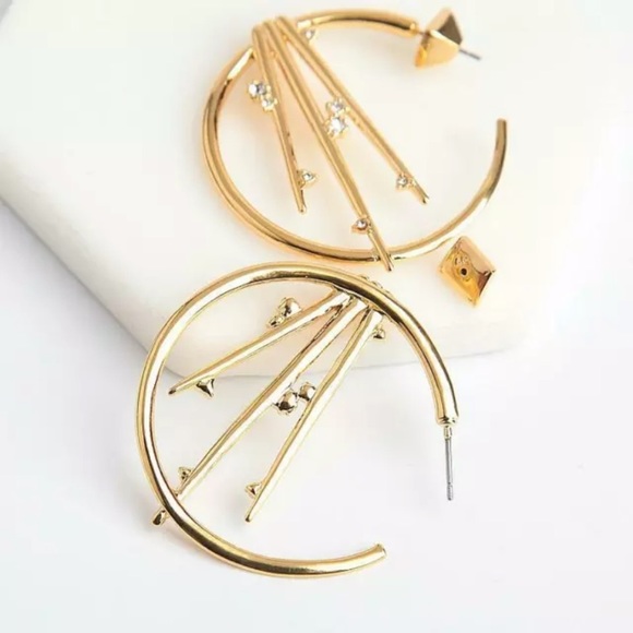 - Earrings - Picture 5 of 6